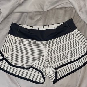 lululemon shorts size 4 2.5 inch inseam